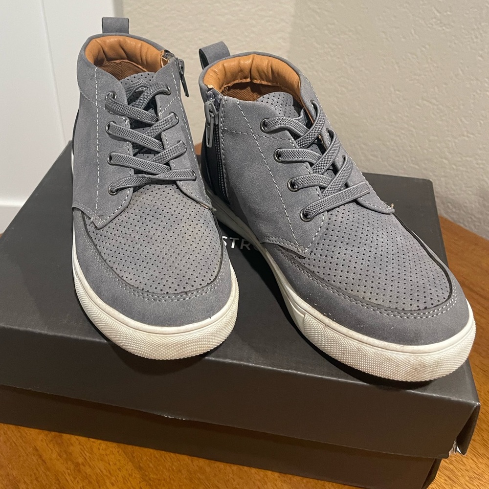 Size 13 casual sneaker
